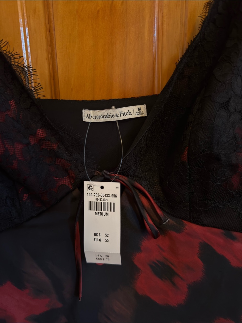 Abercrombie & Fitch black lace tie-front cami top in red floral medium NEW - Picture 3 of 8